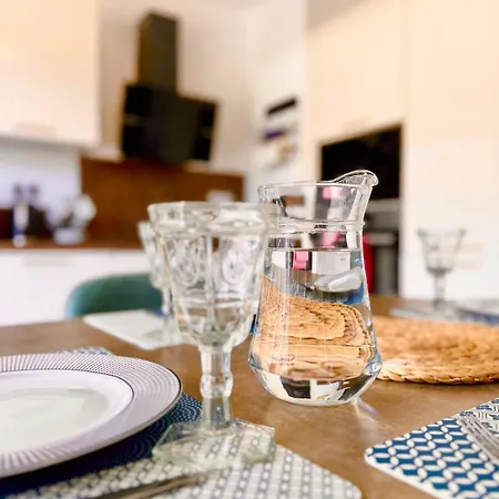 Beautiful Duplex 5 Minutes From Downtown Апартаменты Бастия