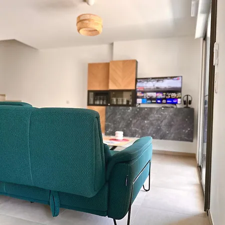 Beautiful Duplex 5 Minutes From Downtown Appartement *