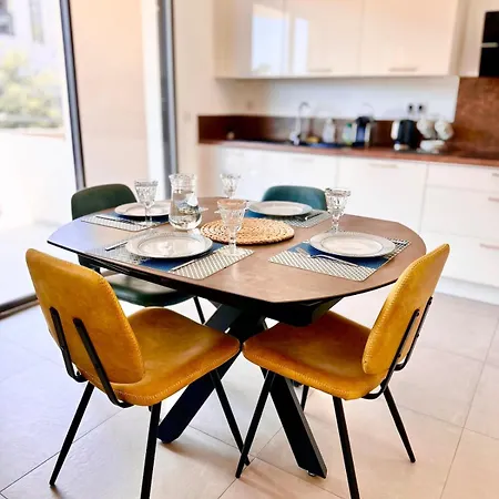 Апартаменты Beautiful Duplex 5 Minutes From Downtown